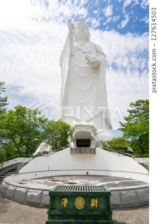 仙台天童白衣大觀音(仙台大觀音)地上100米,12層,三十三觀音,右手執如意寶珠,左手執水瓶 仙台天童白衣大觀音(仙台大觀音)地上100米,12層,三十三觀音,右手執如意寶珠,左手執水瓶 127614503
