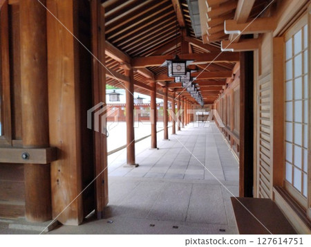 奈良縣歷史悠久的橛原神社的入口 127614751