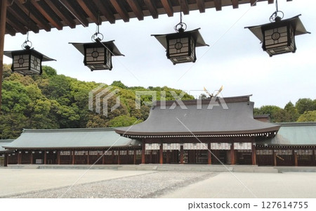 The approach to the historic Kashihara Shrine, Nara Prefecture 127614755