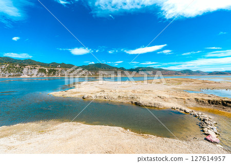Scenic Landscape of Napahai Lake and a Lakeside Village 127614957