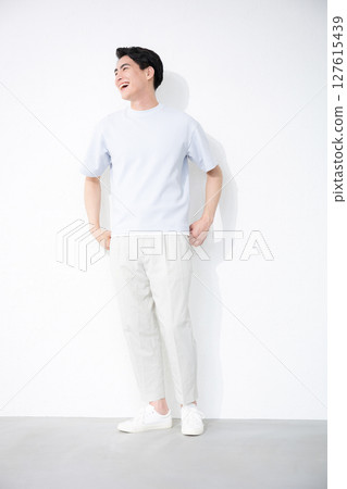 Full-body fashion image of a refreshing man in short-sleeved summer clothes 127615439