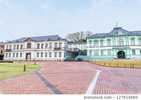 天氣晴朗的石川縣金澤市國立工藝博物館 天氣晴朗的石川縣金澤市國立工藝博物館 127618860