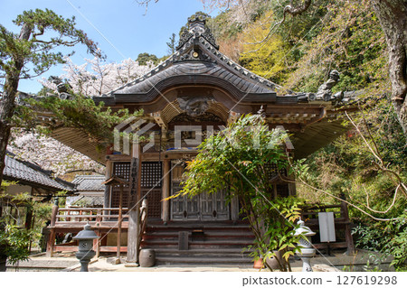 Nyoirinji Temple, Emperor Godaigo's Mausoleum, Yoshino, Nara Prefecture 127619298