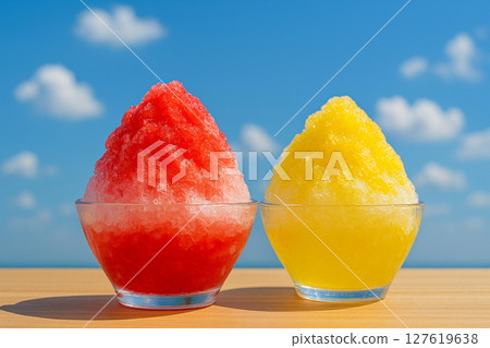 玻璃碗中的刨冰 玻璃碗中的刨冰 127619638