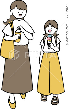 People enjoying summer_shopping 127619643