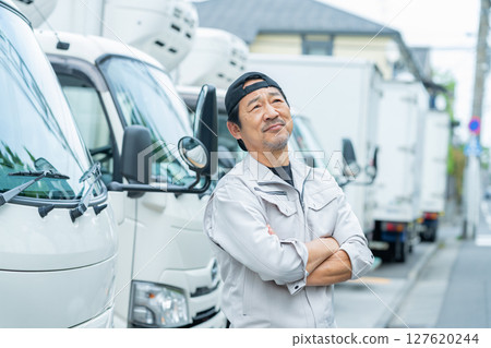 Thinking driver man Thinking driver man 127620244