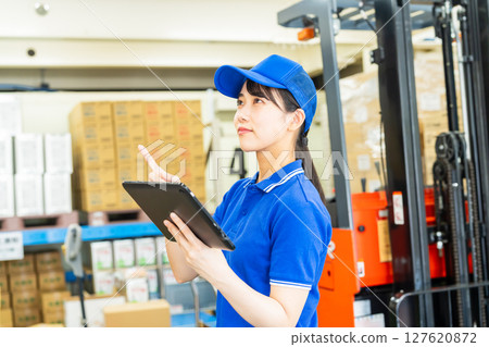 Young woman managing luggage 127620872