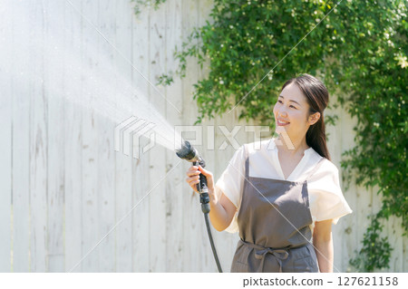 Woman watering the garden 127621158