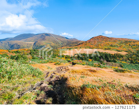 Climbing Mount Kurikoma in autumn (Mount Kurikoma to Mount Masutake: View towards Mount Kurikoma) Climbing Mount Kurikoma in autumn (Mount Kurikoma to Mount Masutake: View towards Mount Kurikoma) 127621175