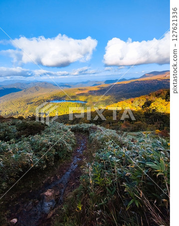 秋季攀登栗駒山（下山路線：益岳～菅原湖） 127621336