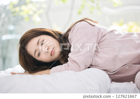 Young woman relaxing in pajamas 127621667