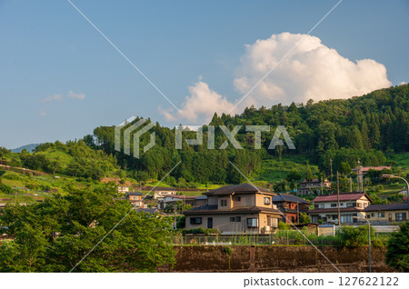 秋山村的黃昏：寧靜的鄉村景色 127622122