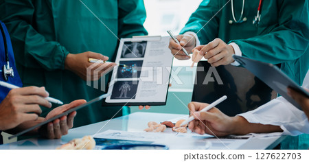 Meeting team of doctor and medical staff Consultation about the treatment of heart disease, pneumonia, gastrointestinal and stomach diseases. and osteoporosis Meeting team of doctor and medical staff Consultation about the treatment of heart disease, pneumonia, gastrointestinal and stomach diseases. and osteoporosis 127622703