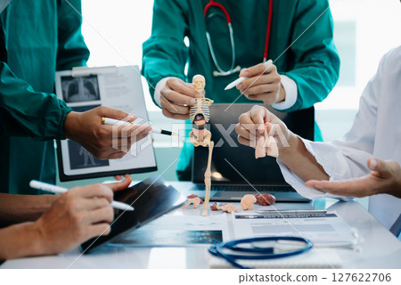 Meeting team of doctor and medical staff Consultation about the treatment of heart disease, pneumonia, gastrointestinal and stomach diseases. and osteoporosis 127622706