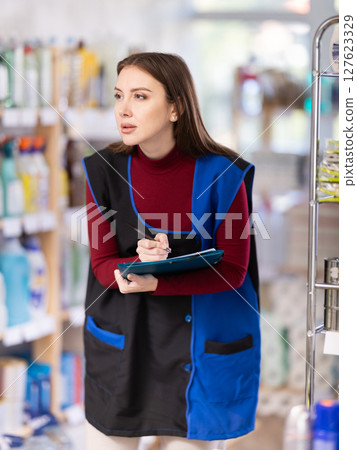 supermarket employee conducts an inventory 127623329