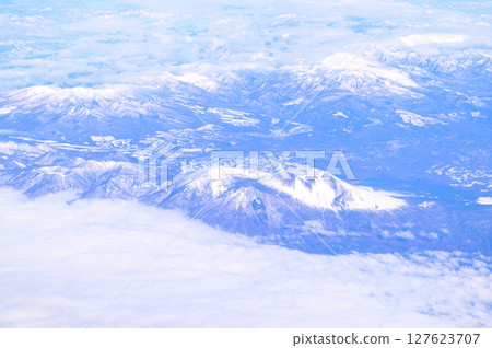 A beautiful view of the Tateyama mountain range from above 127623707