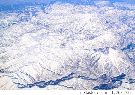A beautiful view of the Tateyama mountain range from above 127623732