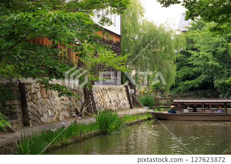 Early summer scenery of the water town of Omihachiman, Shiga Prefecture 127623872