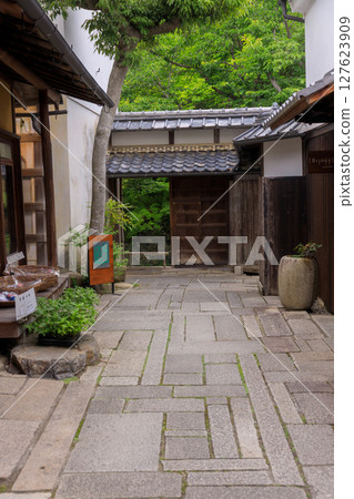 Early summer scenery of the water town of Omihachiman, Shiga Prefecture Early summer scenery of the water town of Omihachiman, Shiga Prefecture 127623909