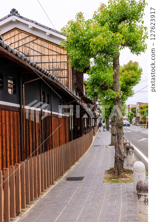 Early summer scenery of the water town of Omihachiman, Shiga Prefecture 127623917