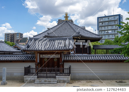 Main gate and pagoda of Shitenno-ji Temple in Osaka, Japan Main gate and pagoda of Shitenno-ji Temple in Osaka, Japan 127624483