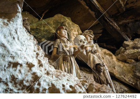 Tau Tau statues in a cave, Toraja, Sulawesi, Indonesia Tau Tau statues in a cave, Toraja, Sulawesi, Indonesia 127624492