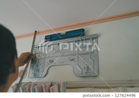 安裝空調室內機後面板 127624496