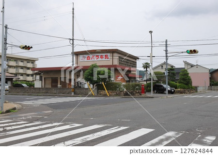鳥取縣倉吉市圓形郵筒風景(大仙乳業倉吉公司前) 鳥取縣倉吉市圓形郵筒風景(大仙乳業倉吉公司前) 127624844