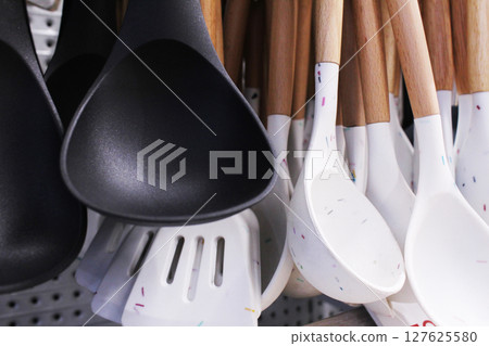 Plastic Silicone Kitchen Utensils Scoop Spatula Spoon For Spaghetti 127625580