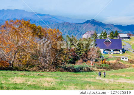 Yamagata: Tengendai Plateau dyed in autumn leaves Yamagata: Tengendai Plateau dyed in autumn leaves 127625819