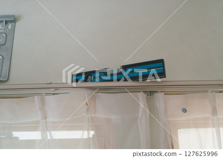 Measure the level of the curtain rail with a level 127625996