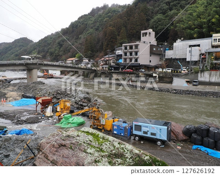 A scene from the Amagase Onsen river construction project on February 22, 2024. Yuyama, Amagase-cho, Hita City, Oita Prefecture 127626192