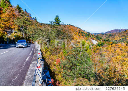 西吾妻天谷染上紅葉 127626245