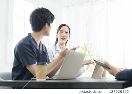 醫護人員開會 127626305