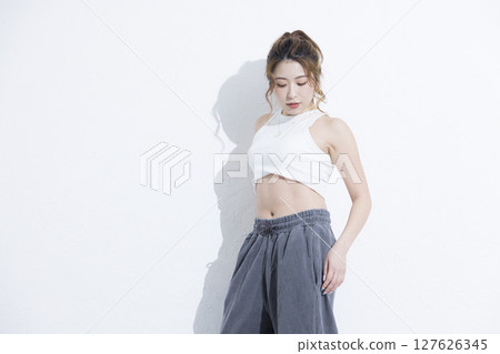 女人伸展 女人伸展 127626345