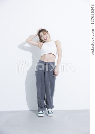 Women stretching 127626348