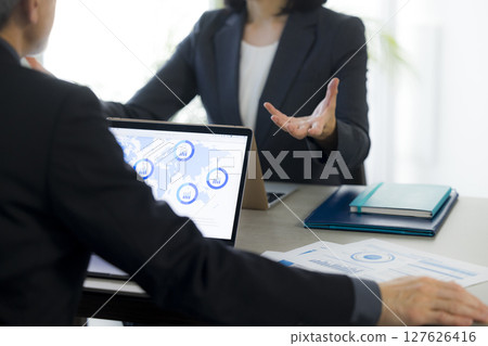 business people meeting 127626416