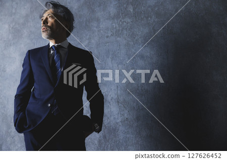 Gray-haired businessman 127626452