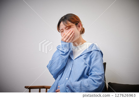 患有孕吐的女性、孕婦、產婦 127626963