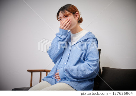 患有孕吐的女性、孕婦、產婦 127626964