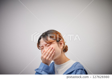 患有孕吐的女性、孕婦、產婦 患有孕吐的女性、孕婦、產婦 127626980