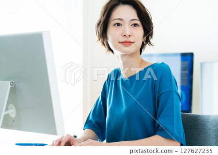 Business woman heading to PC Business woman heading to PC 127627235