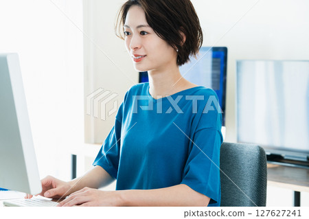 Business woman heading to PC Business woman heading to PC 127627241