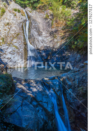 Autumn in Kobe, Hyogo Prefecture: Nunobiki Falls, Otaki and Meototaki Autumn in Kobe, Hyogo Prefecture: Nunobiki Falls, Otaki and Meototaki 127627817