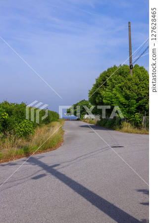 A view of the vast, ocean-like shores of Lake Biwa 127628465