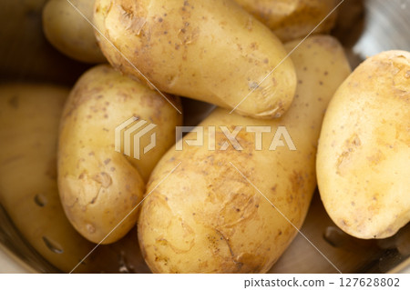 Steamed new potatoes (stock photo) Steamed new potatoes (stock photo) 127628802