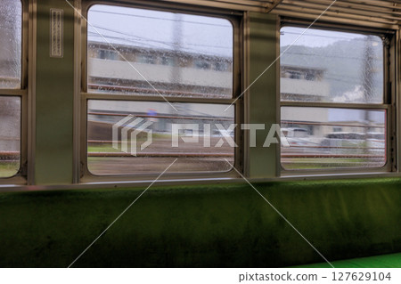 熱門溫泉勝地有馬溫泉站的雨景 127629104