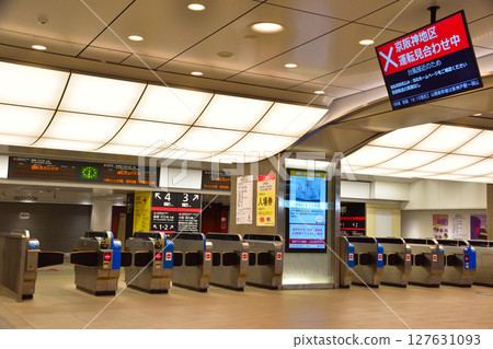 Planned suspension of service due to typhoon at JR Kyobashi Station 127631093