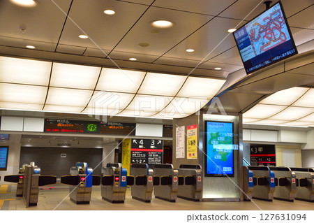Planned suspension of service due to typhoon at JR Kyobashi Station 127631094