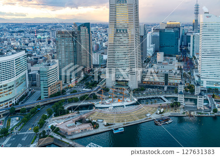 [神奈川縣]橫濱港未來街景與帆船日本丸 127631383
